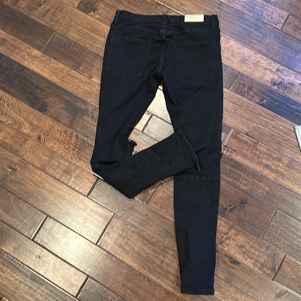 NWOT 31 x 33 black jeans with holes in the knees by mnml - Picture 6 of 6